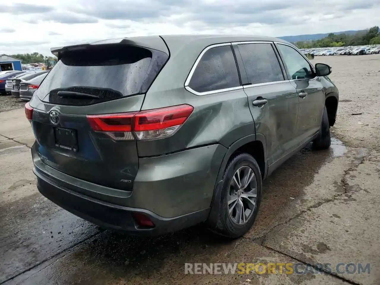 4 Photograph of a damaged car 5TDBZRFH7KS996929 TOYOTA HIGHLANDER 2019