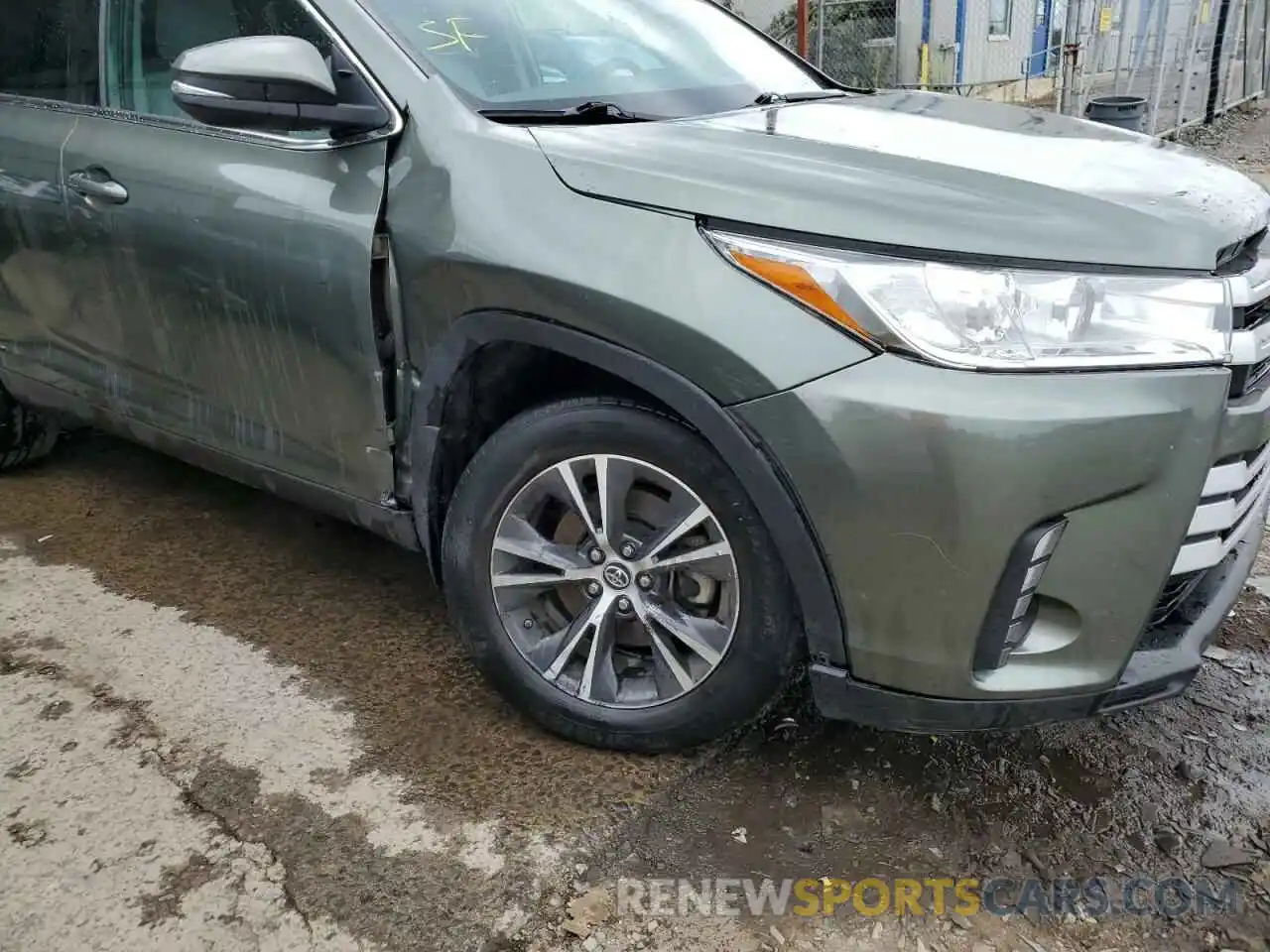 9 Photograph of a damaged car 5TDBZRFH7KS996929 TOYOTA HIGHLANDER 2019