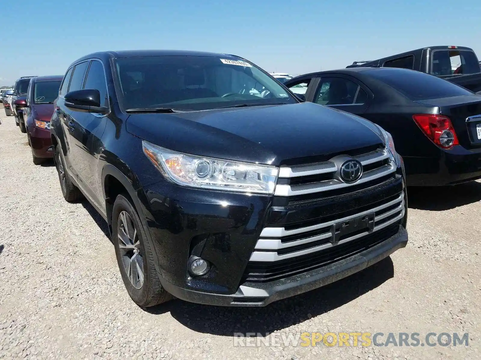 1 Photograph of a damaged car 5TDBZRFH7KS998504 TOYOTA HIGHLANDER 2019