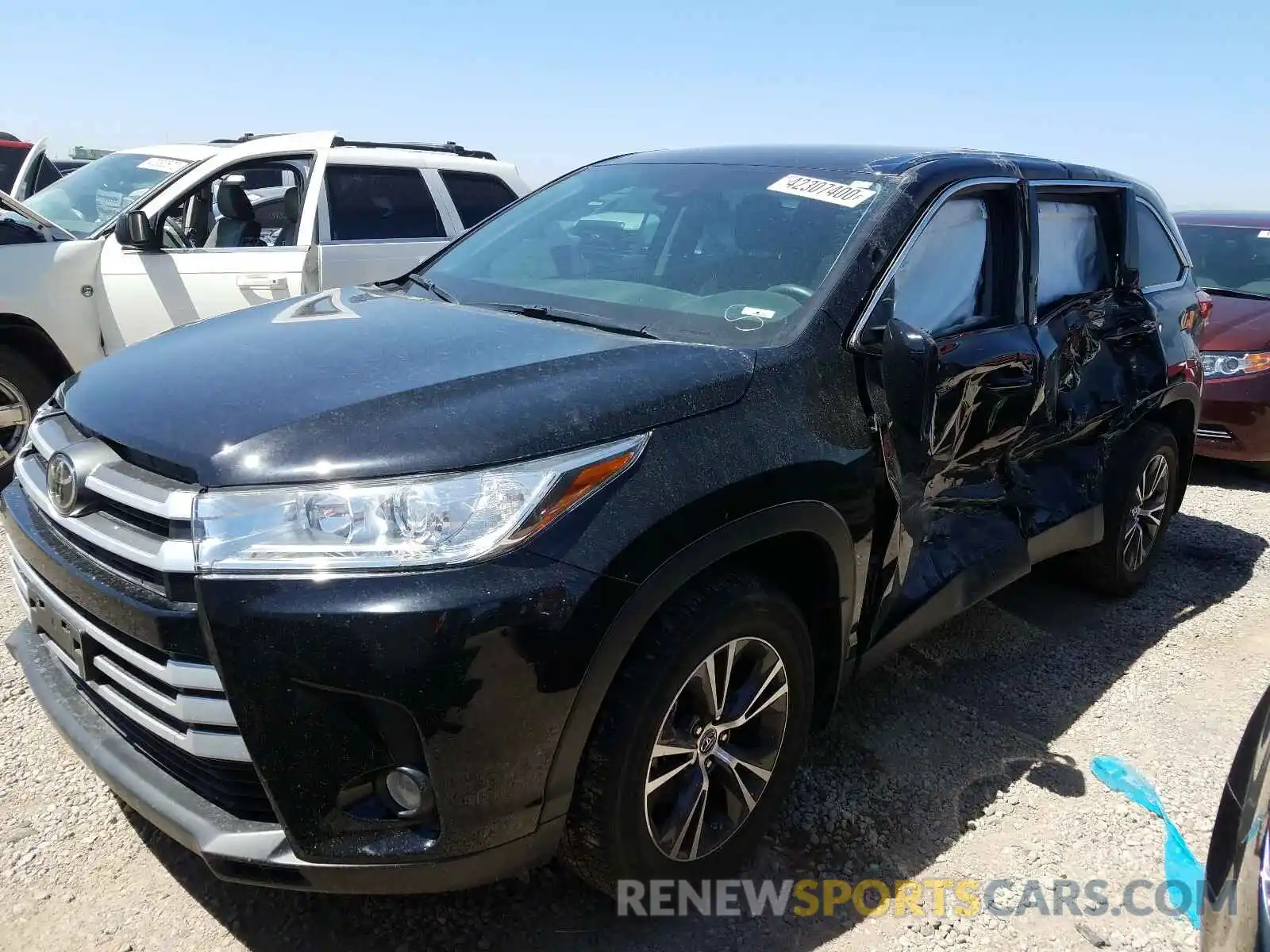 2 Photograph of a damaged car 5TDBZRFH7KS998504 TOYOTA HIGHLANDER 2019