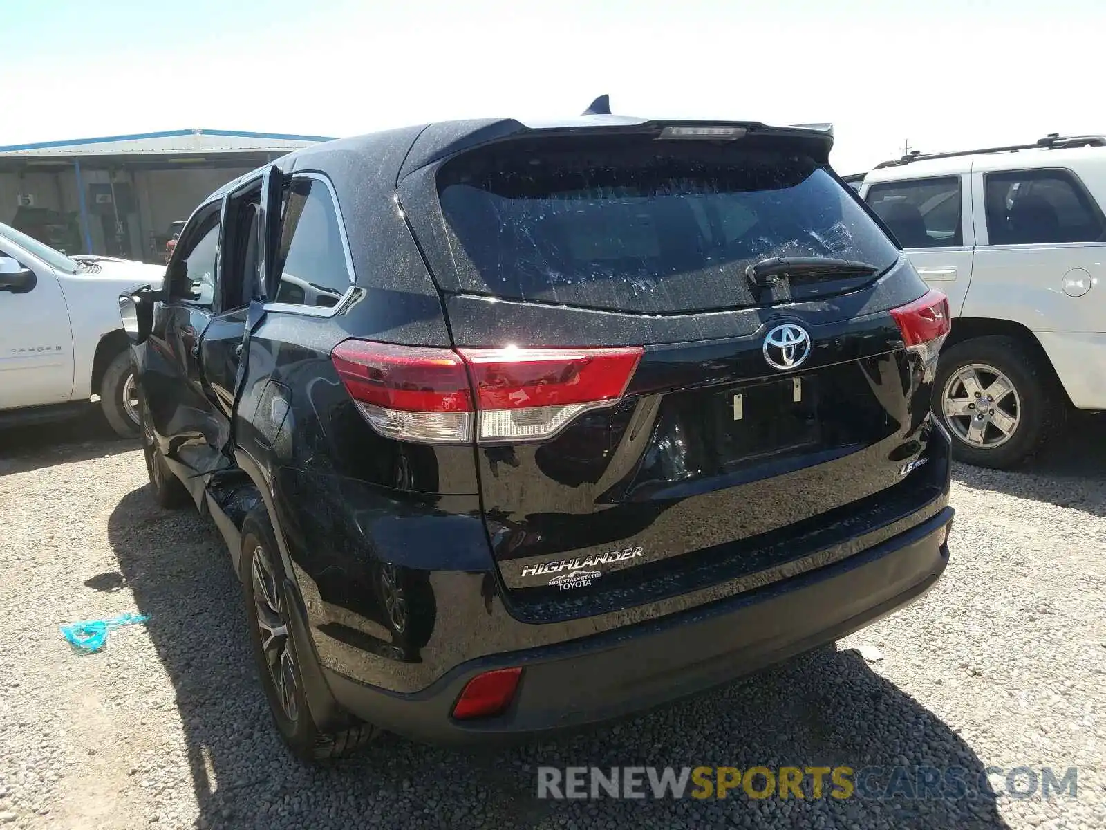 3 Photograph of a damaged car 5TDBZRFH7KS998504 TOYOTA HIGHLANDER 2019