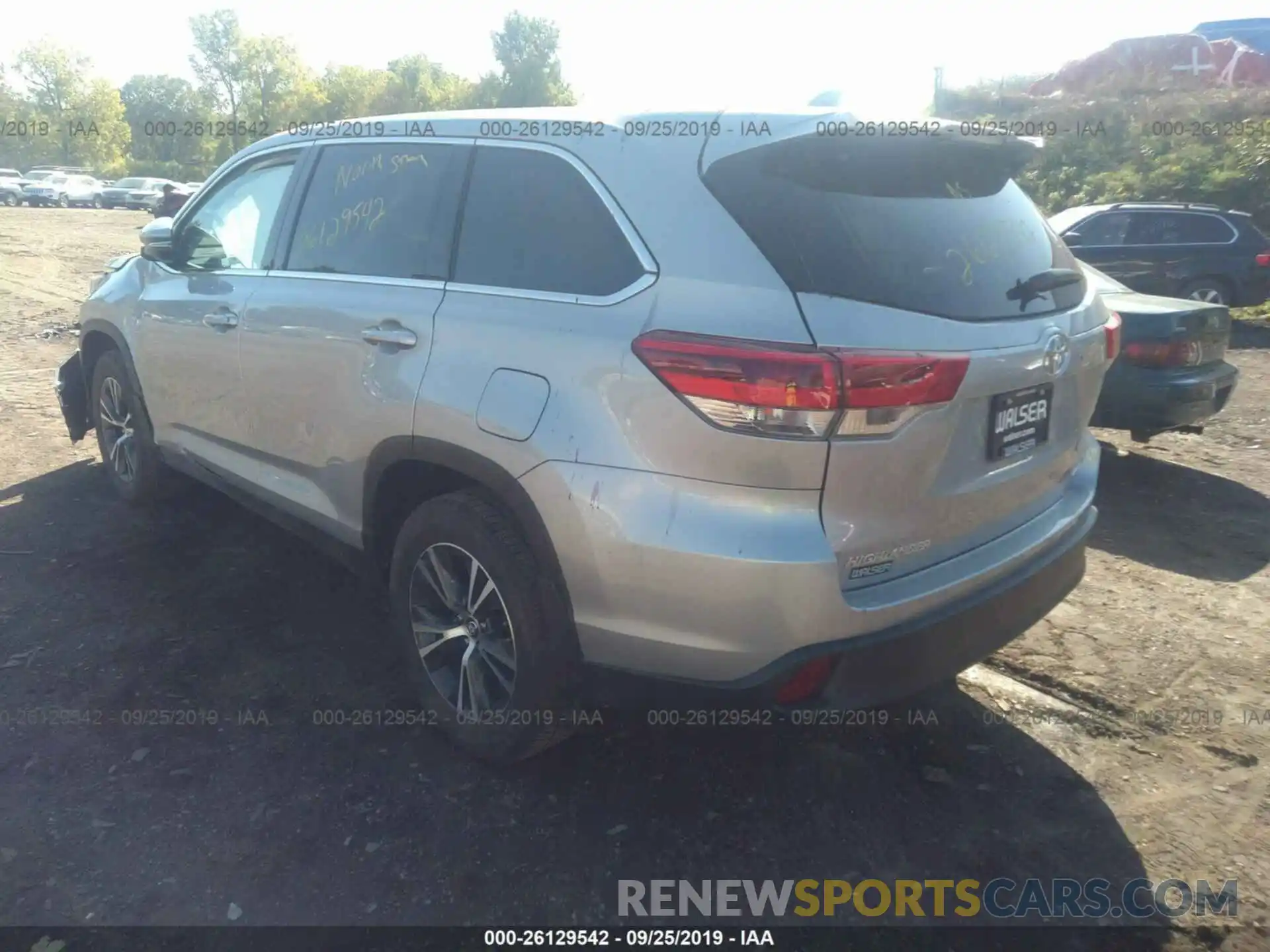 3 Photograph of a damaged car 5TDBZRFH7KS999085 TOYOTA HIGHLANDER 2019