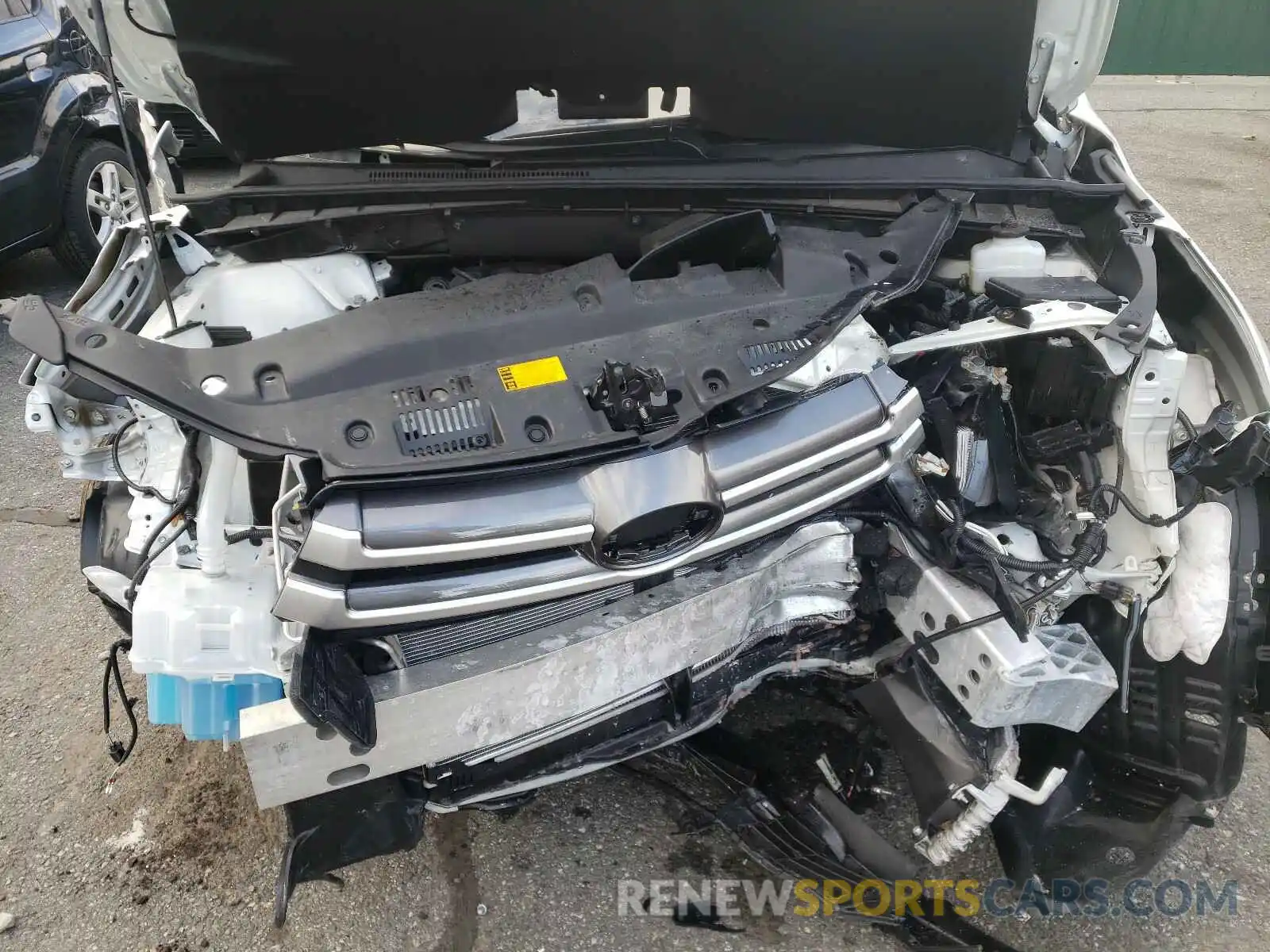 7 Photograph of a damaged car 5TDBZRFH8KS703975 TOYOTA HIGHLANDER 2019