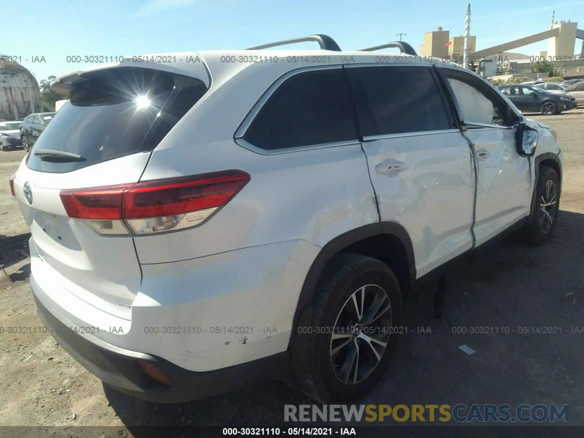 4 Photograph of a damaged car 5TDBZRFH8KS722803 TOYOTA HIGHLANDER 2019