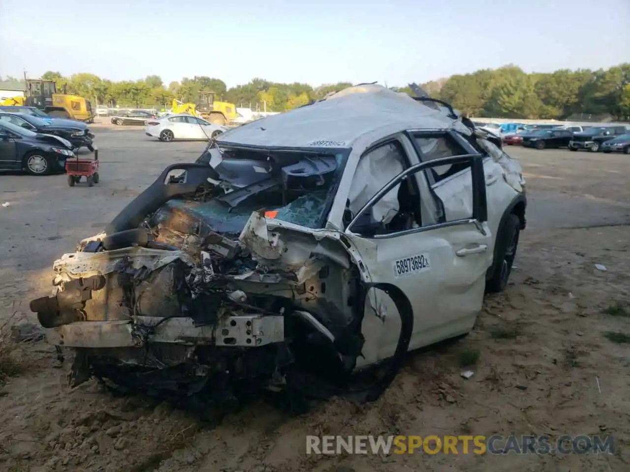 2 Photograph of a damaged car 5TDBZRFH8KS724650 TOYOTA HIGHLANDER 2019