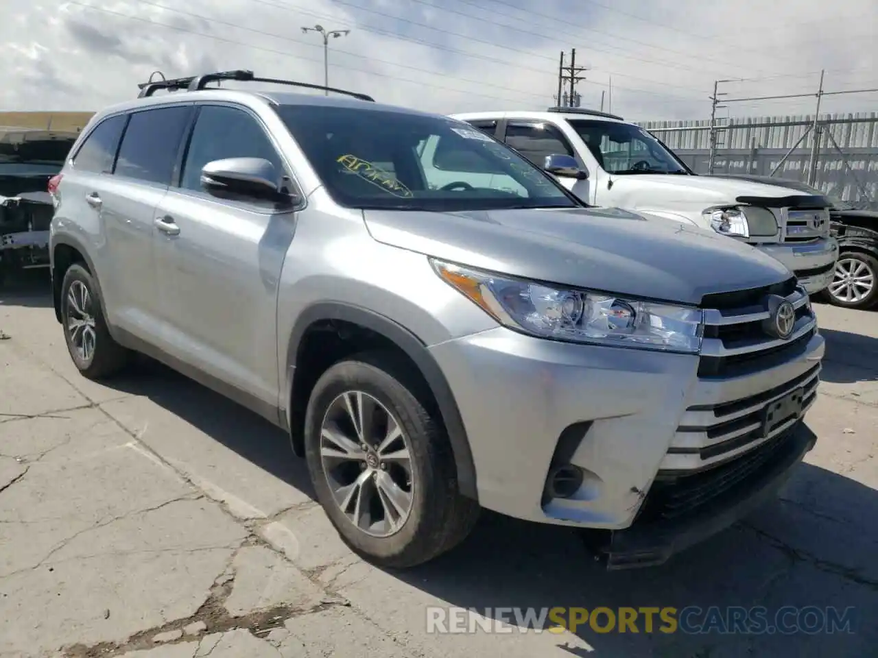 1 Photograph of a damaged car 5TDBZRFH8KS724907 TOYOTA HIGHLANDER 2019