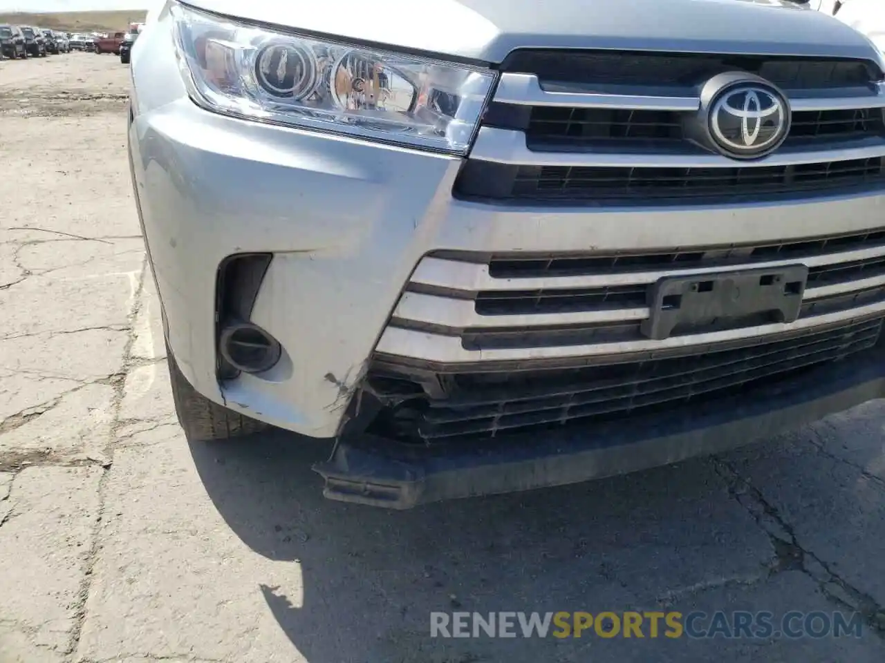 9 Photograph of a damaged car 5TDBZRFH8KS724907 TOYOTA HIGHLANDER 2019