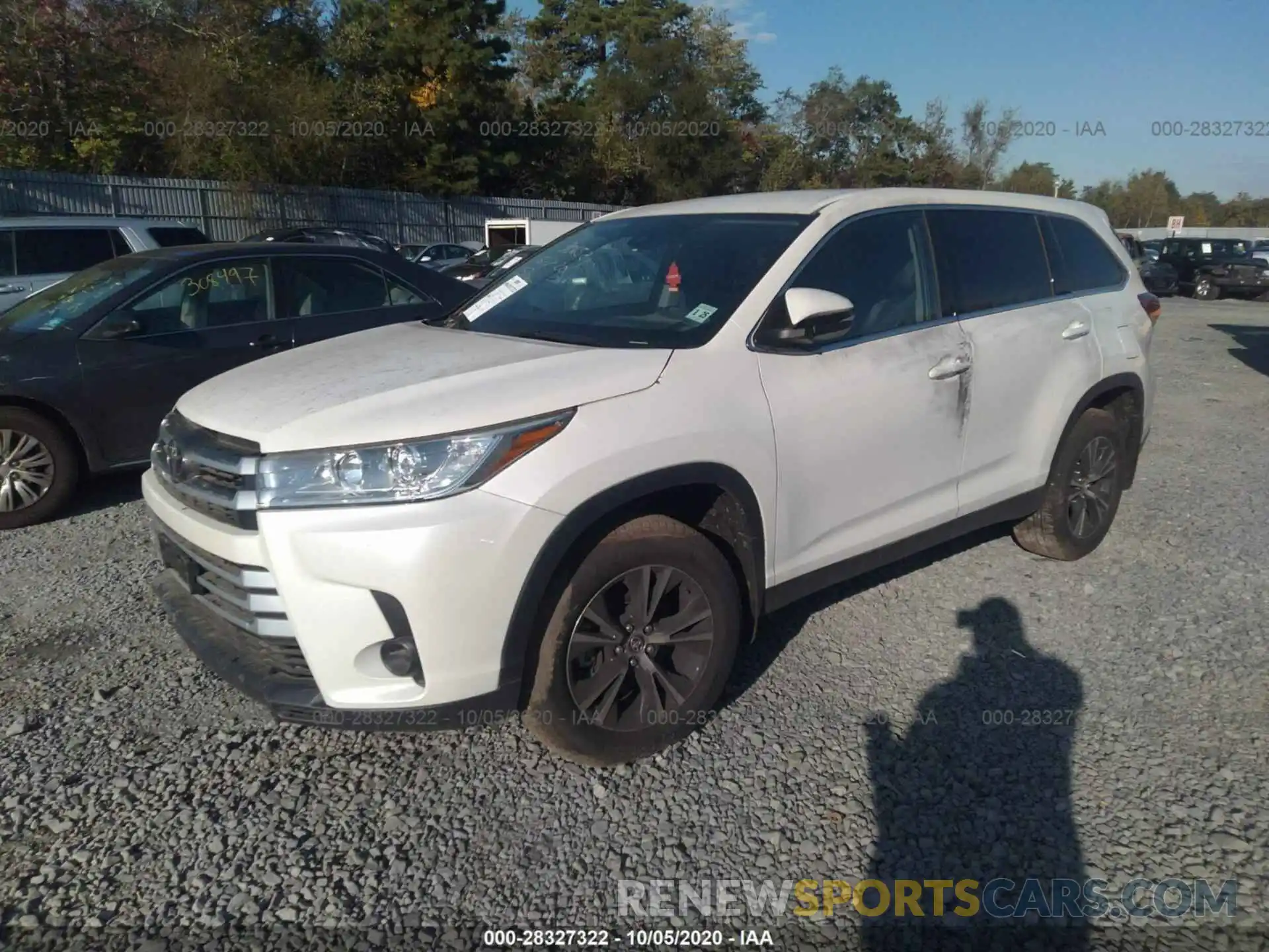 2 Photograph of a damaged car 5TDBZRFH8KS727502 TOYOTA HIGHLANDER 2019