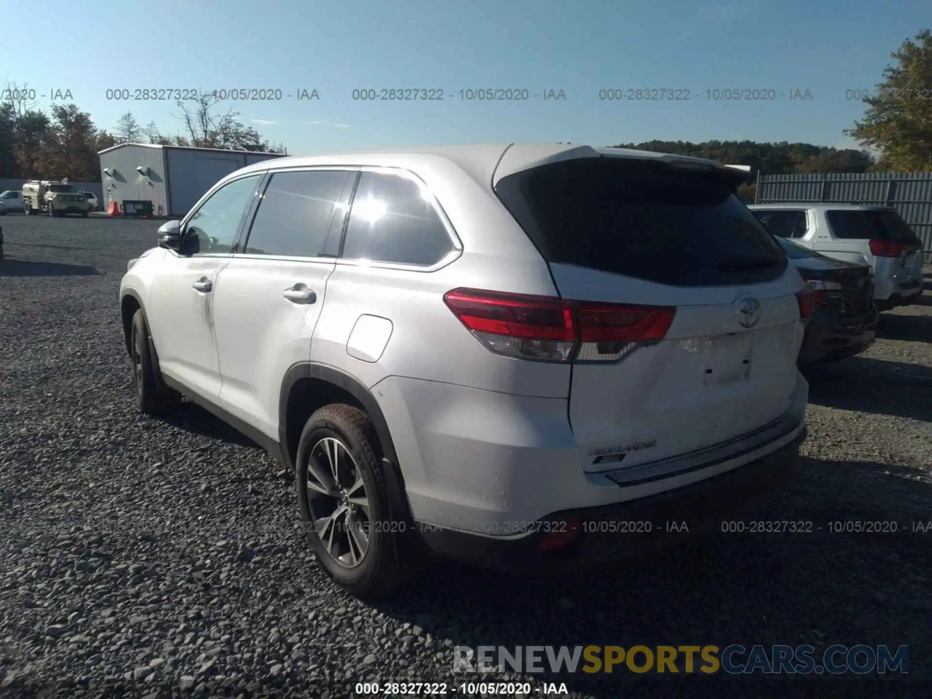 3 Photograph of a damaged car 5TDBZRFH8KS727502 TOYOTA HIGHLANDER 2019