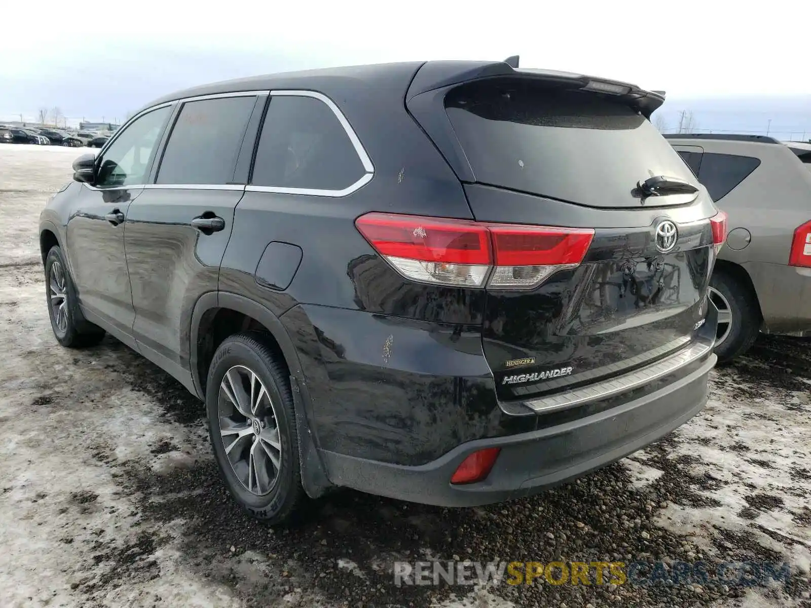 3 Photograph of a damaged car 5TDBZRFH8KS728780 TOYOTA HIGHLANDER 2019