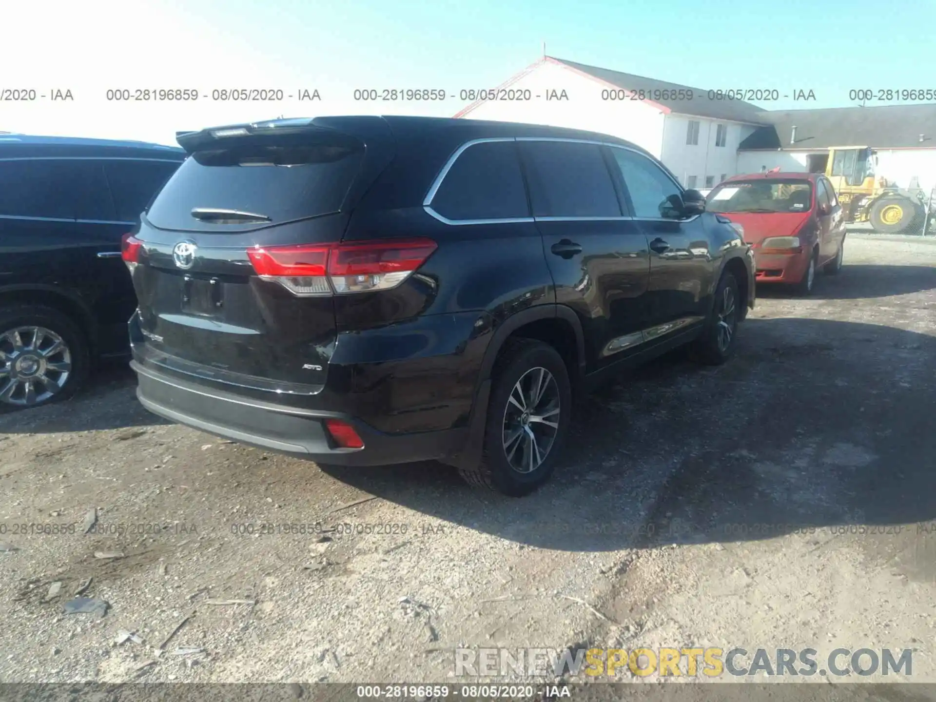 4 Photograph of a damaged car 5TDBZRFH8KS728827 TOYOTA HIGHLANDER 2019