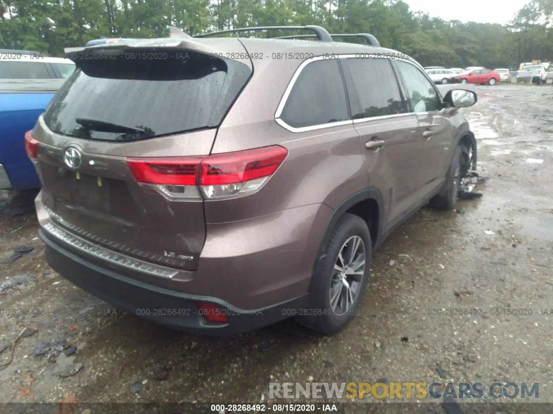 4 Photograph of a damaged car 5TDBZRFH8KS729220 TOYOTA HIGHLANDER 2019