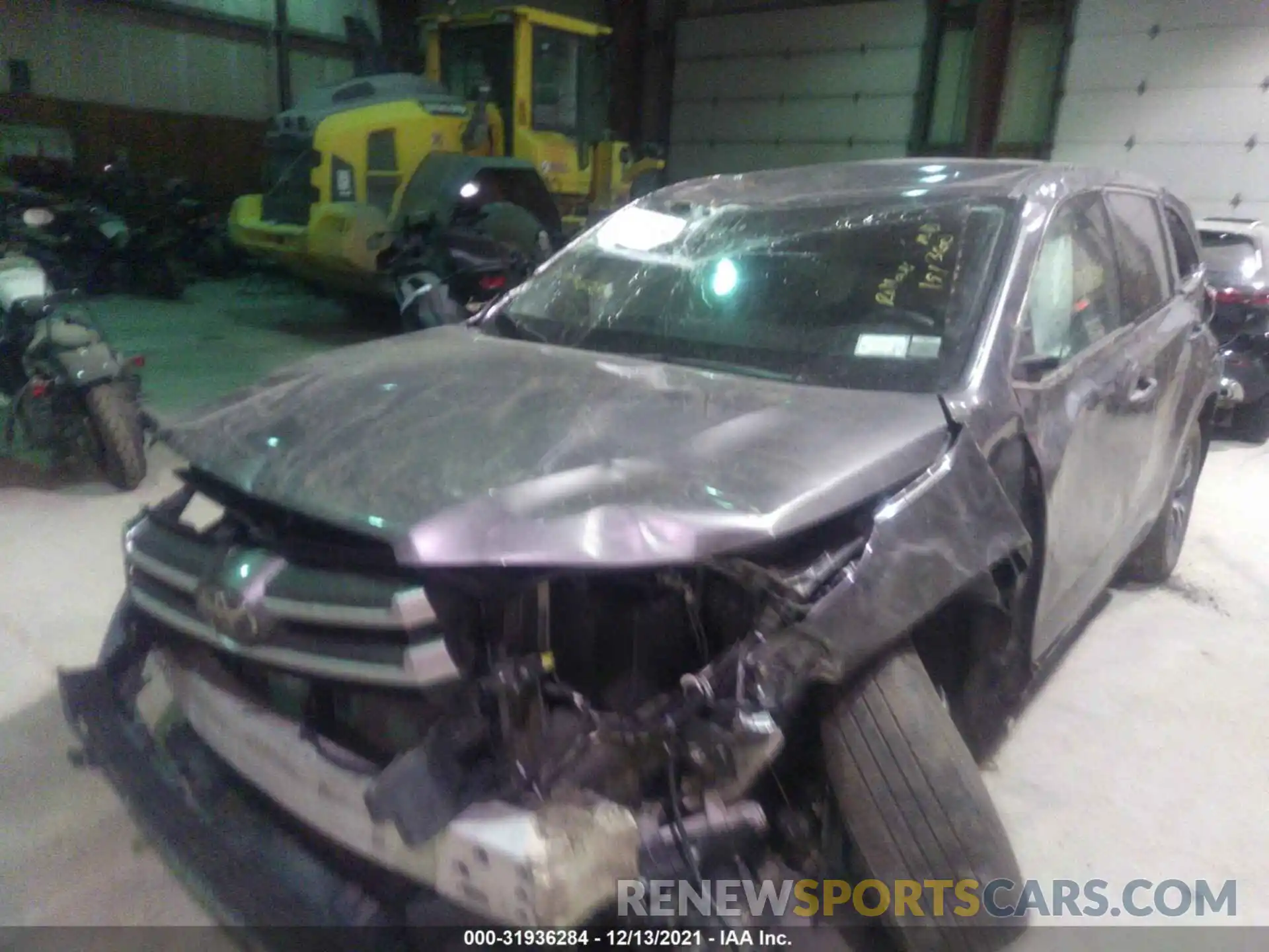 6 Photograph of a damaged car 5TDBZRFH8KS729668 TOYOTA HIGHLANDER 2019