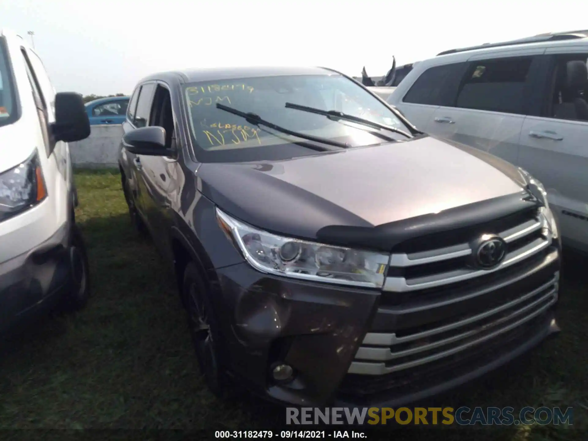 1 Photograph of a damaged car 5TDBZRFH8KS734630 TOYOTA HIGHLANDER 2019