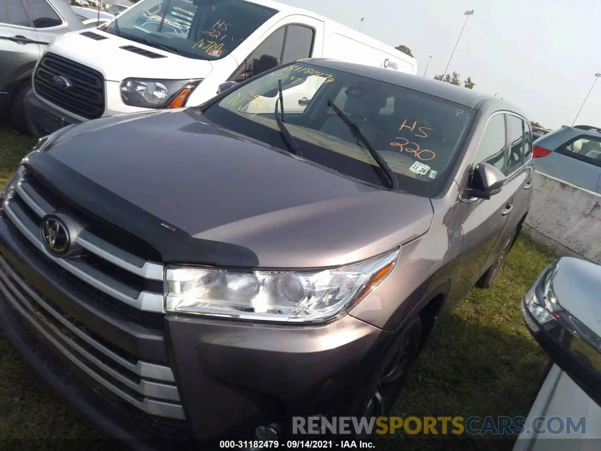 2 Photograph of a damaged car 5TDBZRFH8KS734630 TOYOTA HIGHLANDER 2019