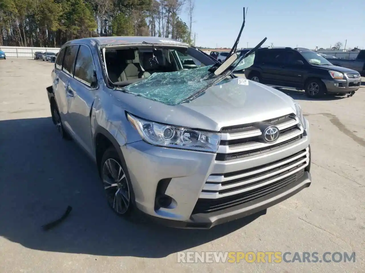 1 Photograph of a damaged car 5TDBZRFH8KS735020 TOYOTA HIGHLANDER 2019