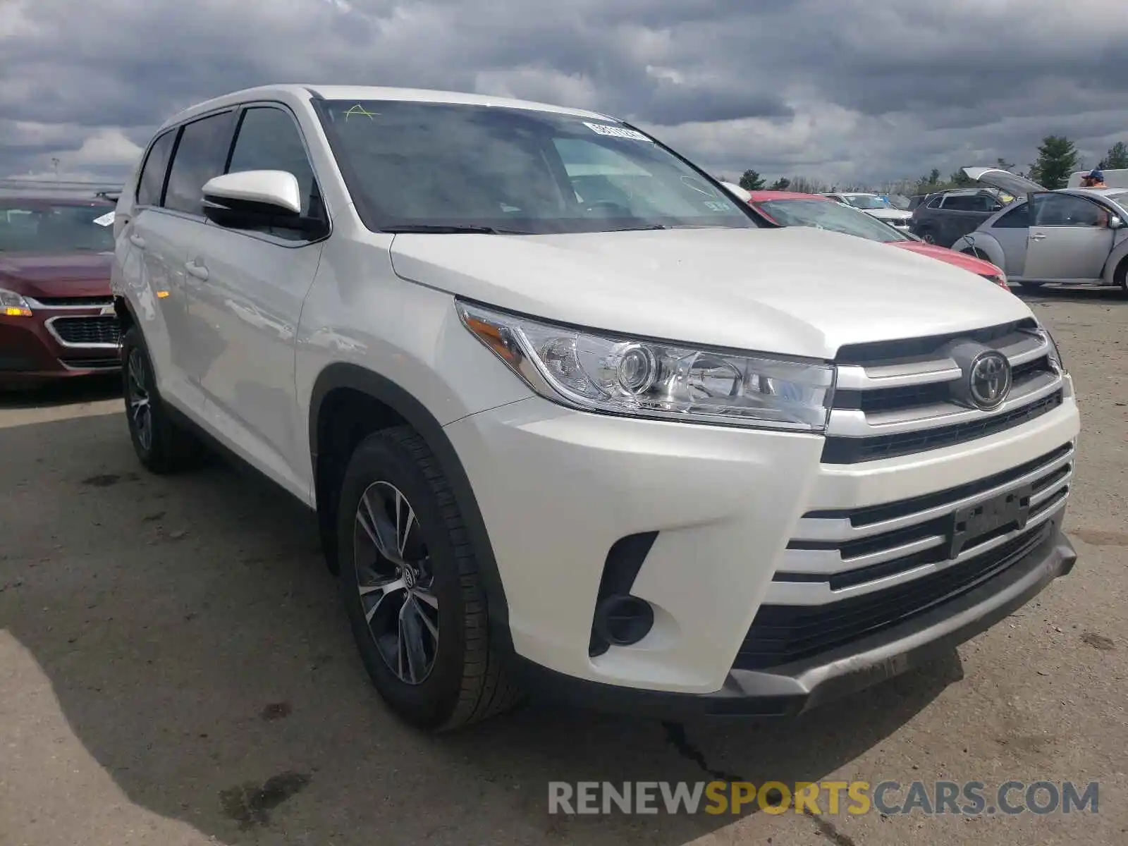 1 Photograph of a damaged car 5TDBZRFH8KS741058 TOYOTA HIGHLANDER 2019