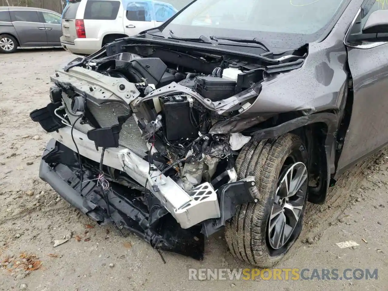 9 Photograph of a damaged car 5TDBZRFH8KS742419 TOYOTA HIGHLANDER 2019