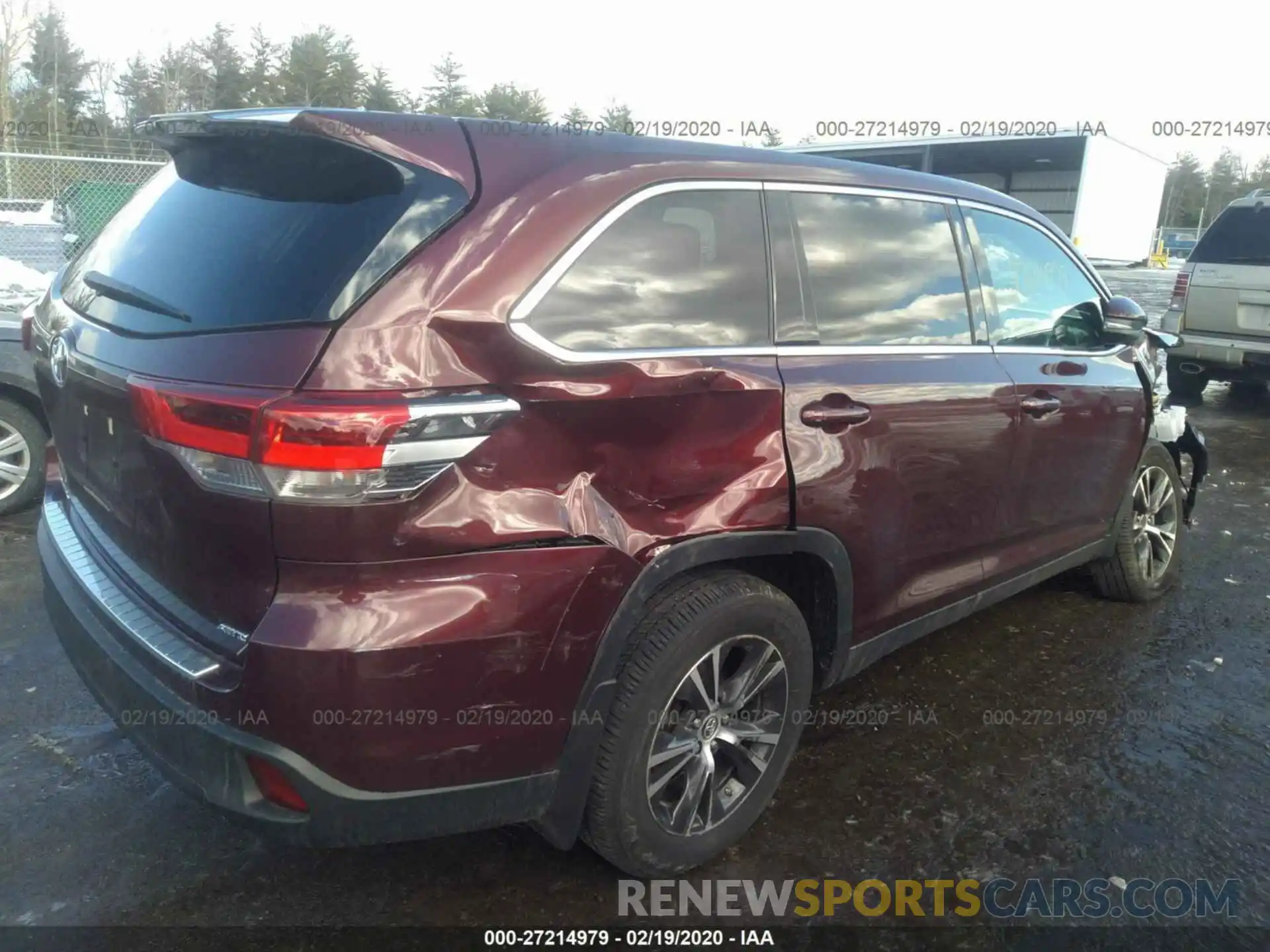 4 Photograph of a damaged car 5TDBZRFH8KS915632 TOYOTA HIGHLANDER 2019