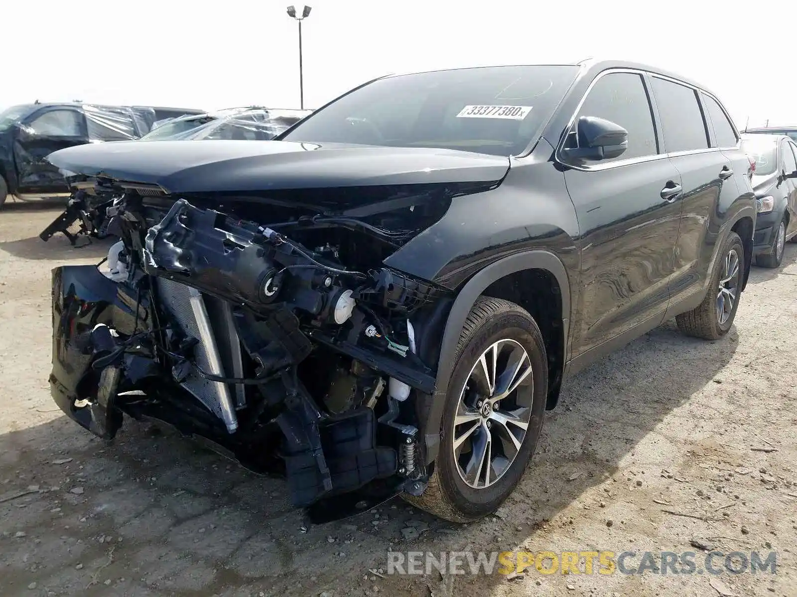 2 Photograph of a damaged car 5TDBZRFH8KS916103 TOYOTA HIGHLANDER 2019