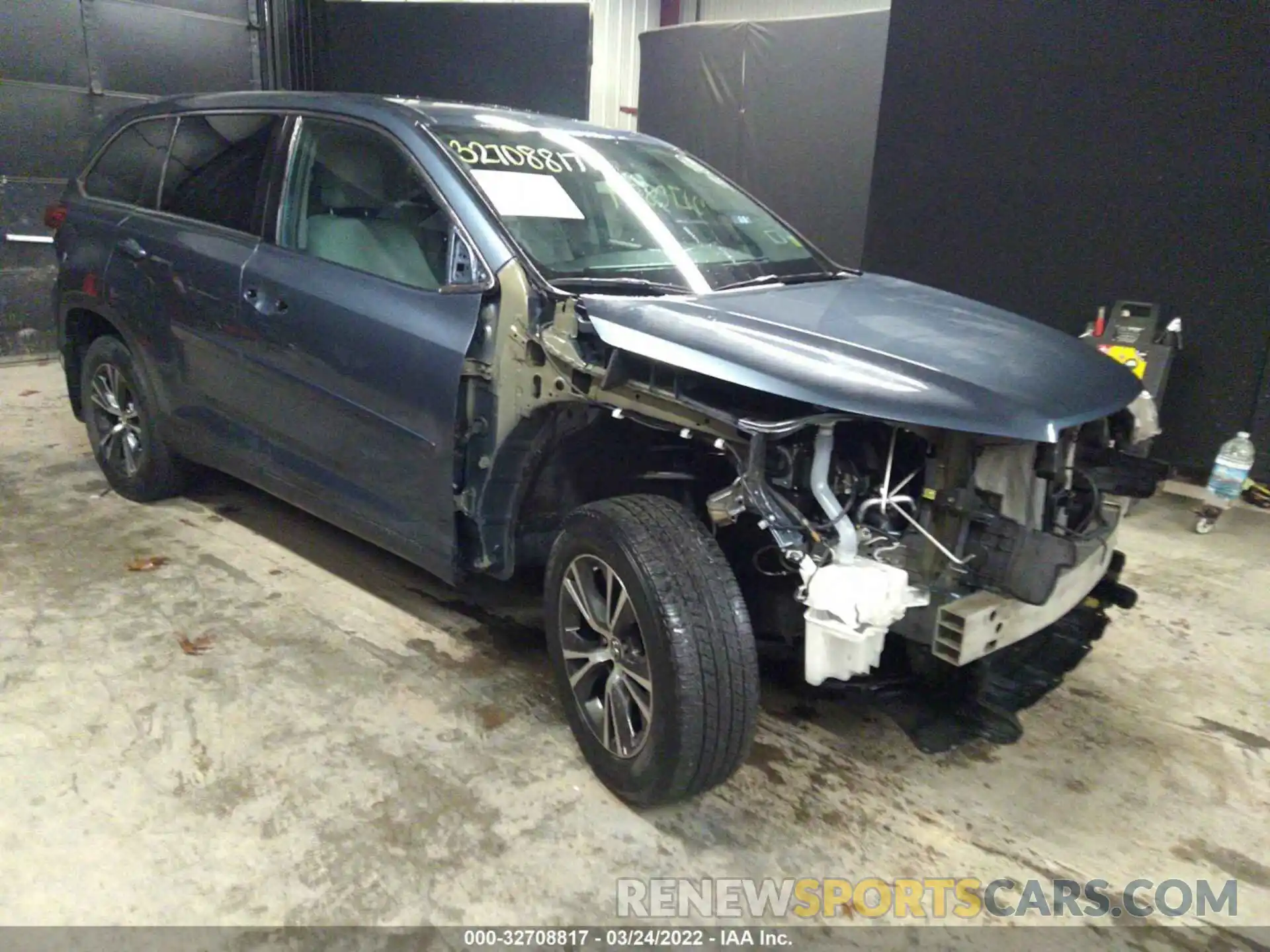 1 Photograph of a damaged car 5TDBZRFH8KS918403 TOYOTA HIGHLANDER 2019