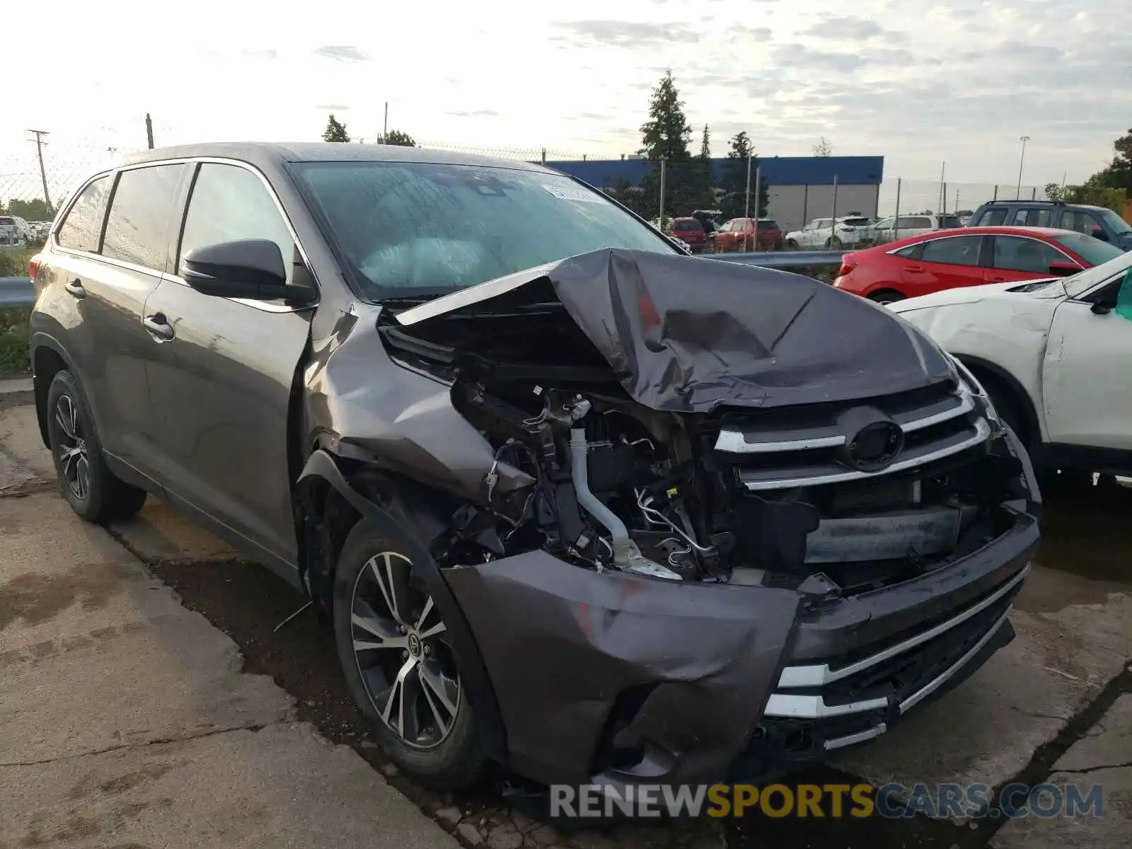 1 Photograph of a damaged car 5TDBZRFH8KS922032 TOYOTA HIGHLANDER 2019