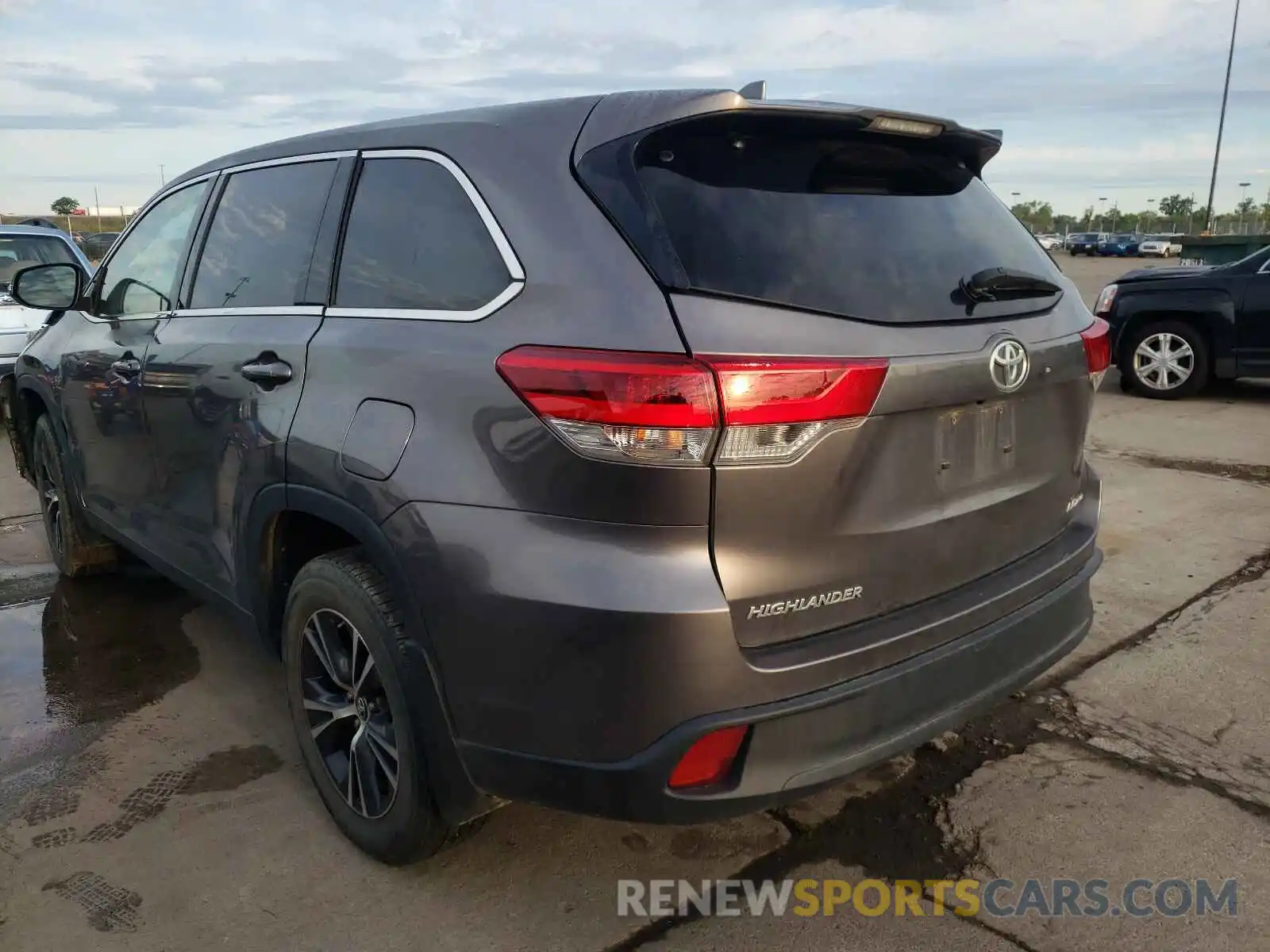 3 Photograph of a damaged car 5TDBZRFH8KS922032 TOYOTA HIGHLANDER 2019