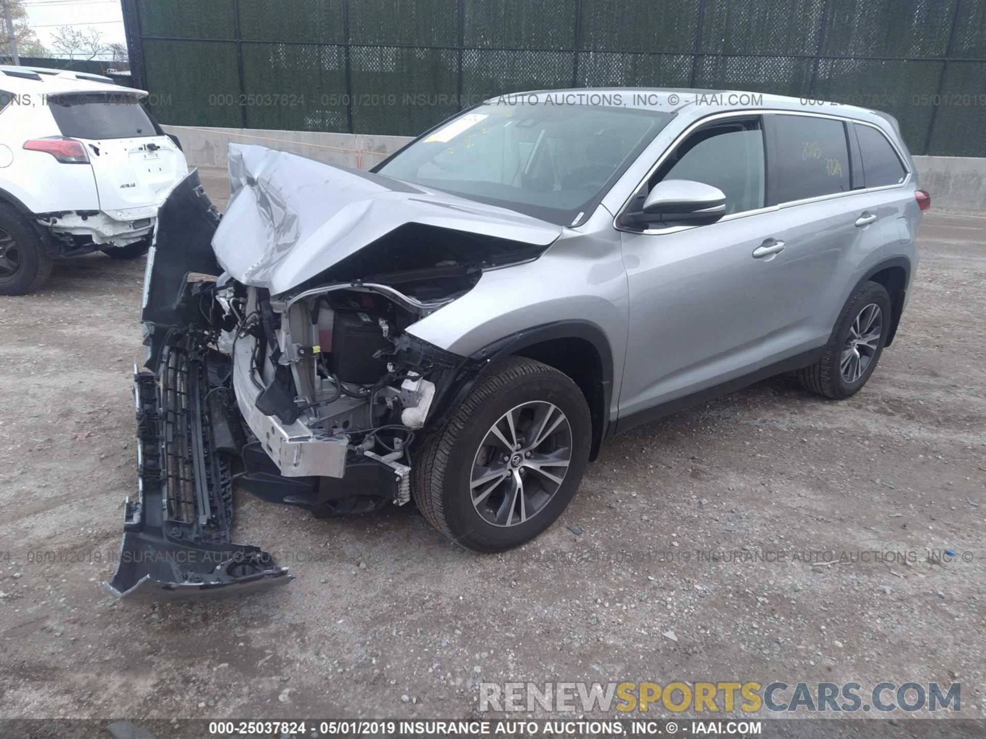 2 Photograph of a damaged car 5TDBZRFH8KS924976 TOYOTA HIGHLANDER 2019