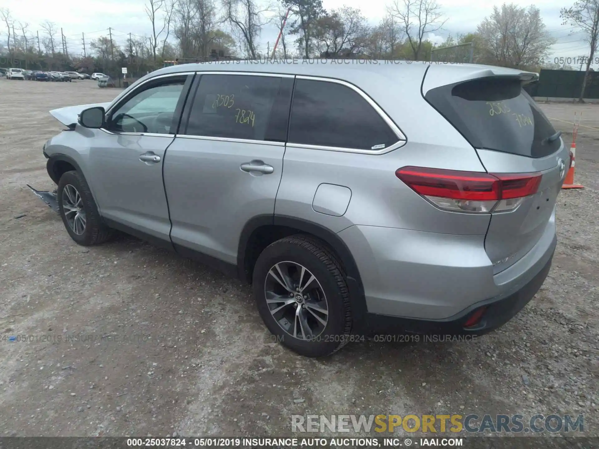 3 Photograph of a damaged car 5TDBZRFH8KS924976 TOYOTA HIGHLANDER 2019