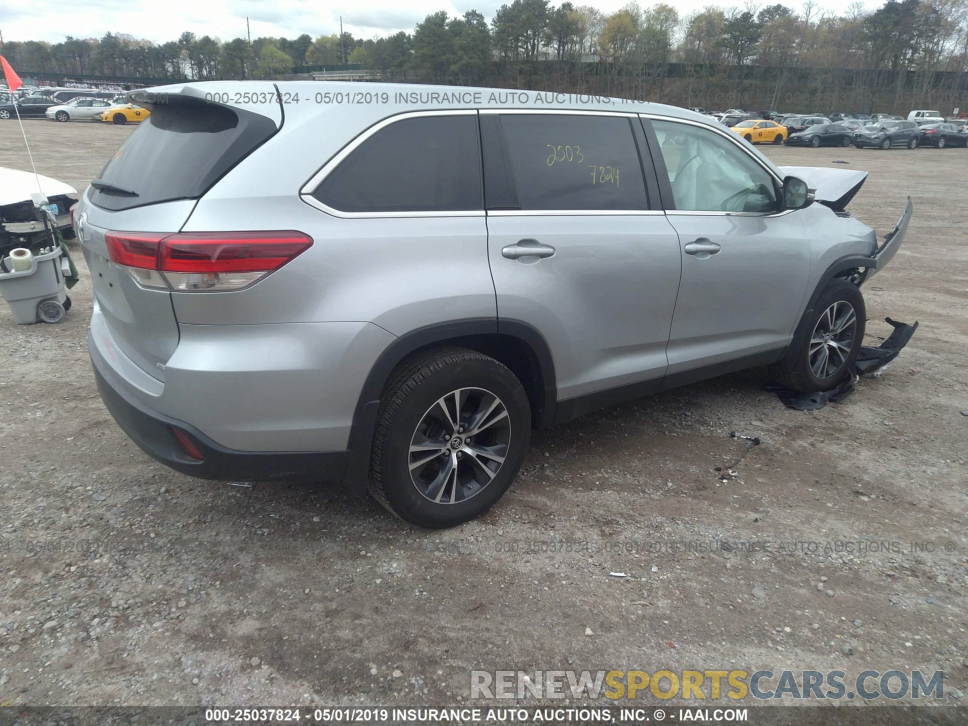 4 Photograph of a damaged car 5TDBZRFH8KS924976 TOYOTA HIGHLANDER 2019