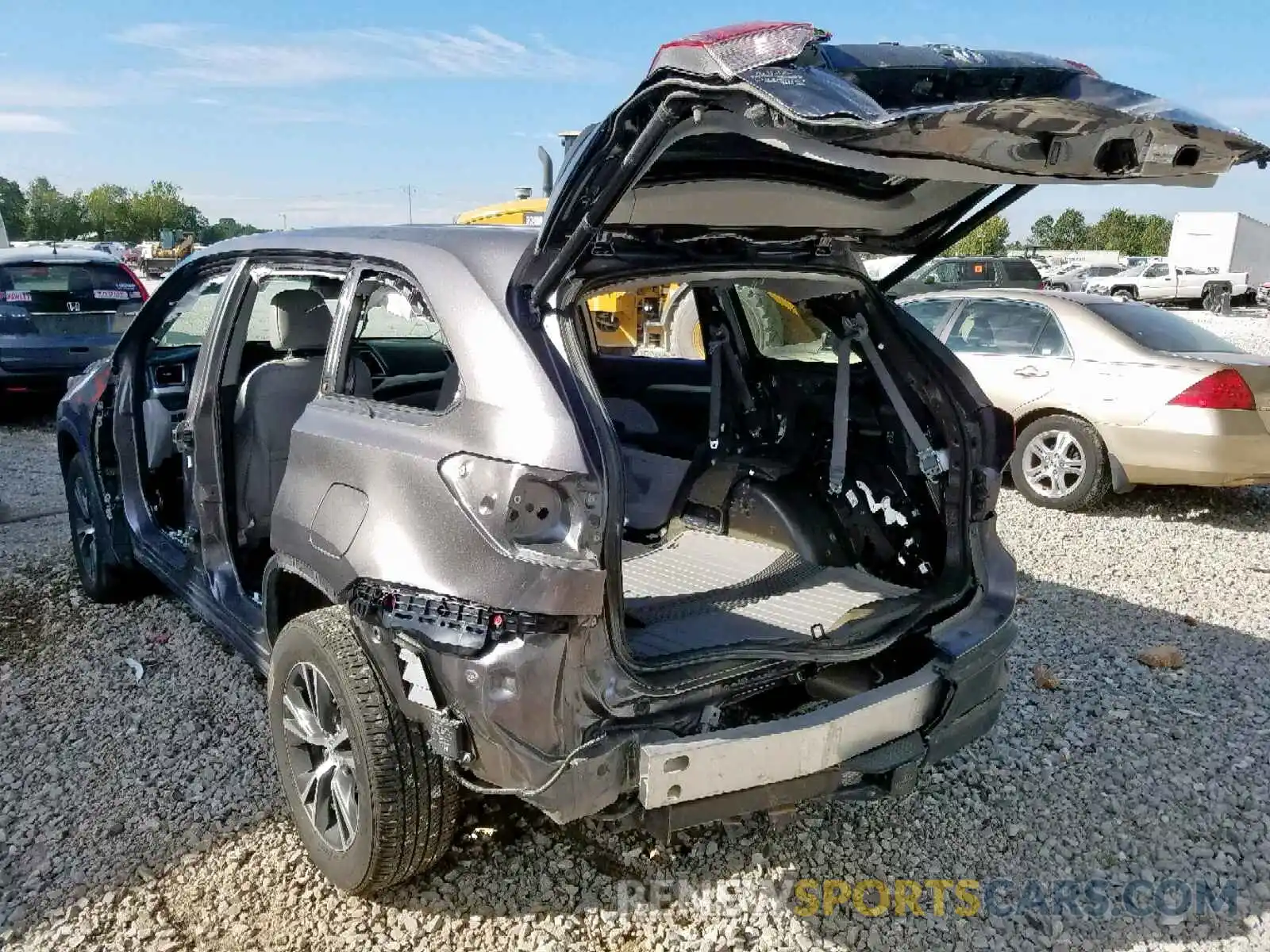 3 Photograph of a damaged car 5TDBZRFH8KS926128 TOYOTA HIGHLANDER 2019