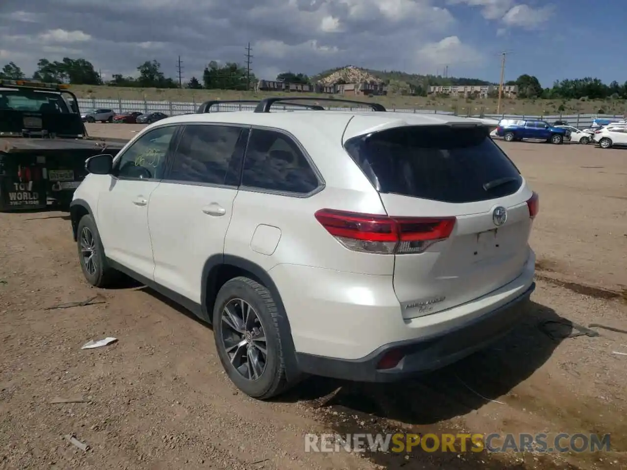 3 Photograph of a damaged car 5TDBZRFH8KS927098 TOYOTA HIGHLANDER 2019