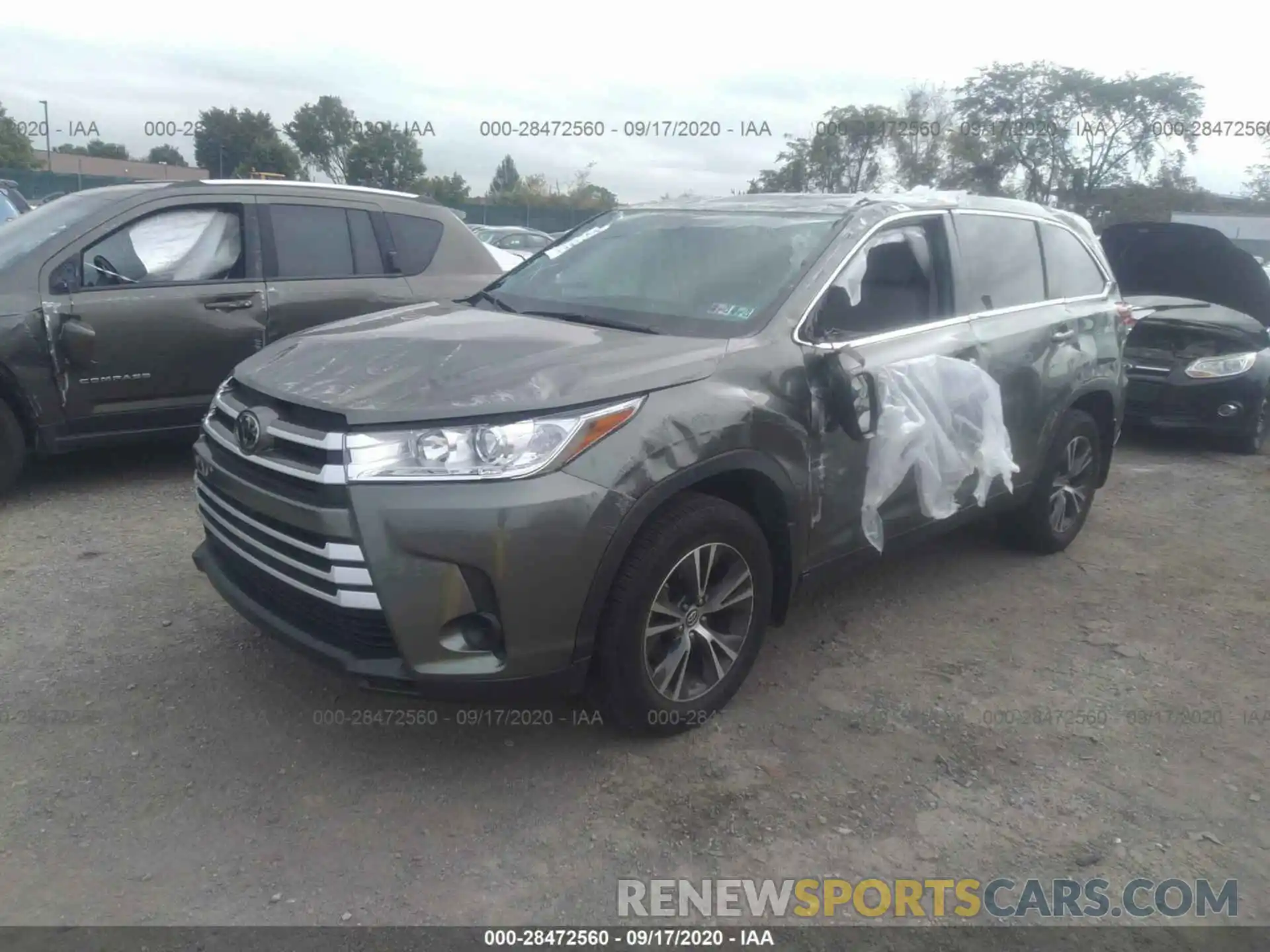 2 Photograph of a damaged car 5TDBZRFH8KS932916 TOYOTA HIGHLANDER 2019