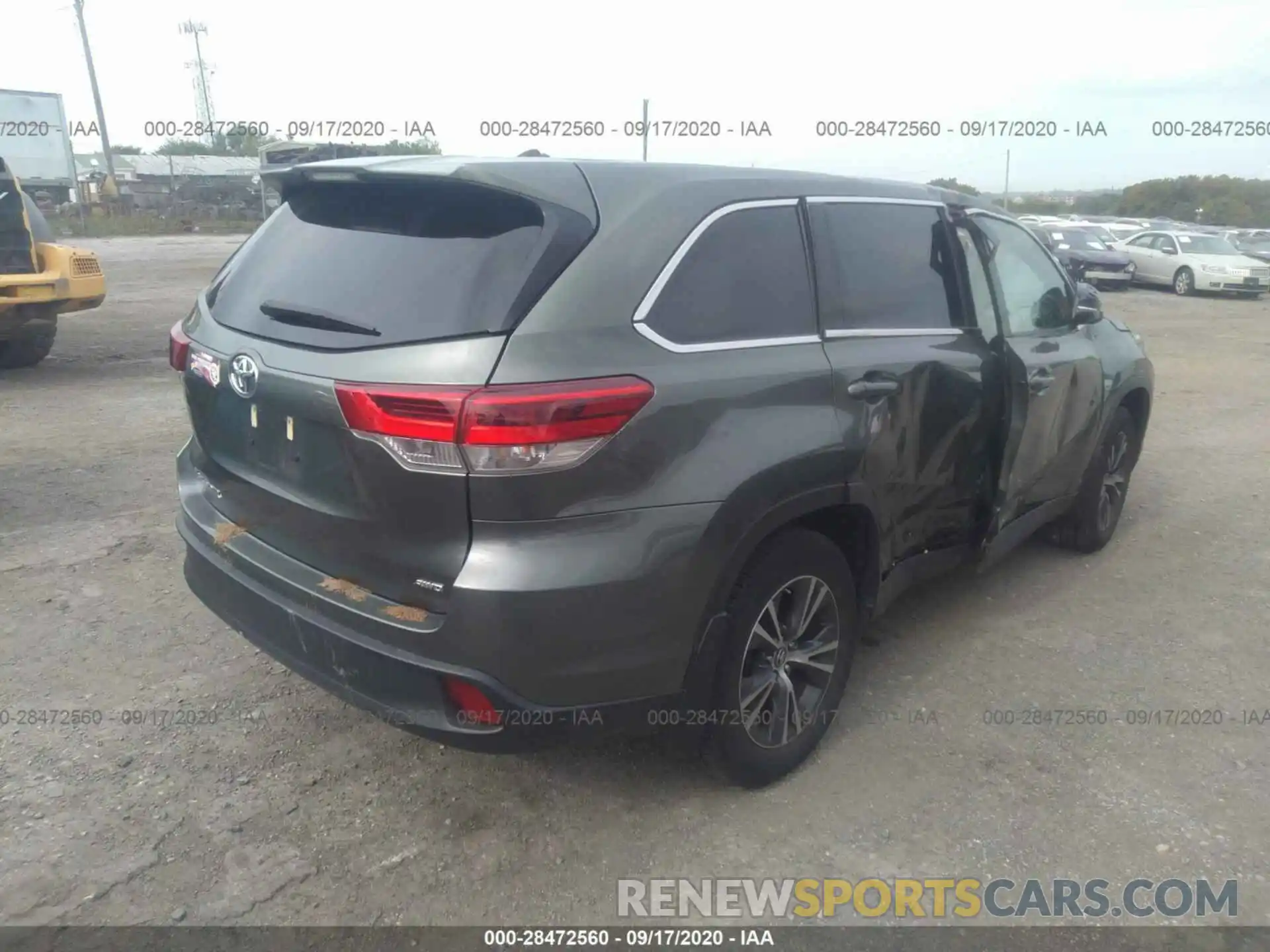 4 Photograph of a damaged car 5TDBZRFH8KS932916 TOYOTA HIGHLANDER 2019