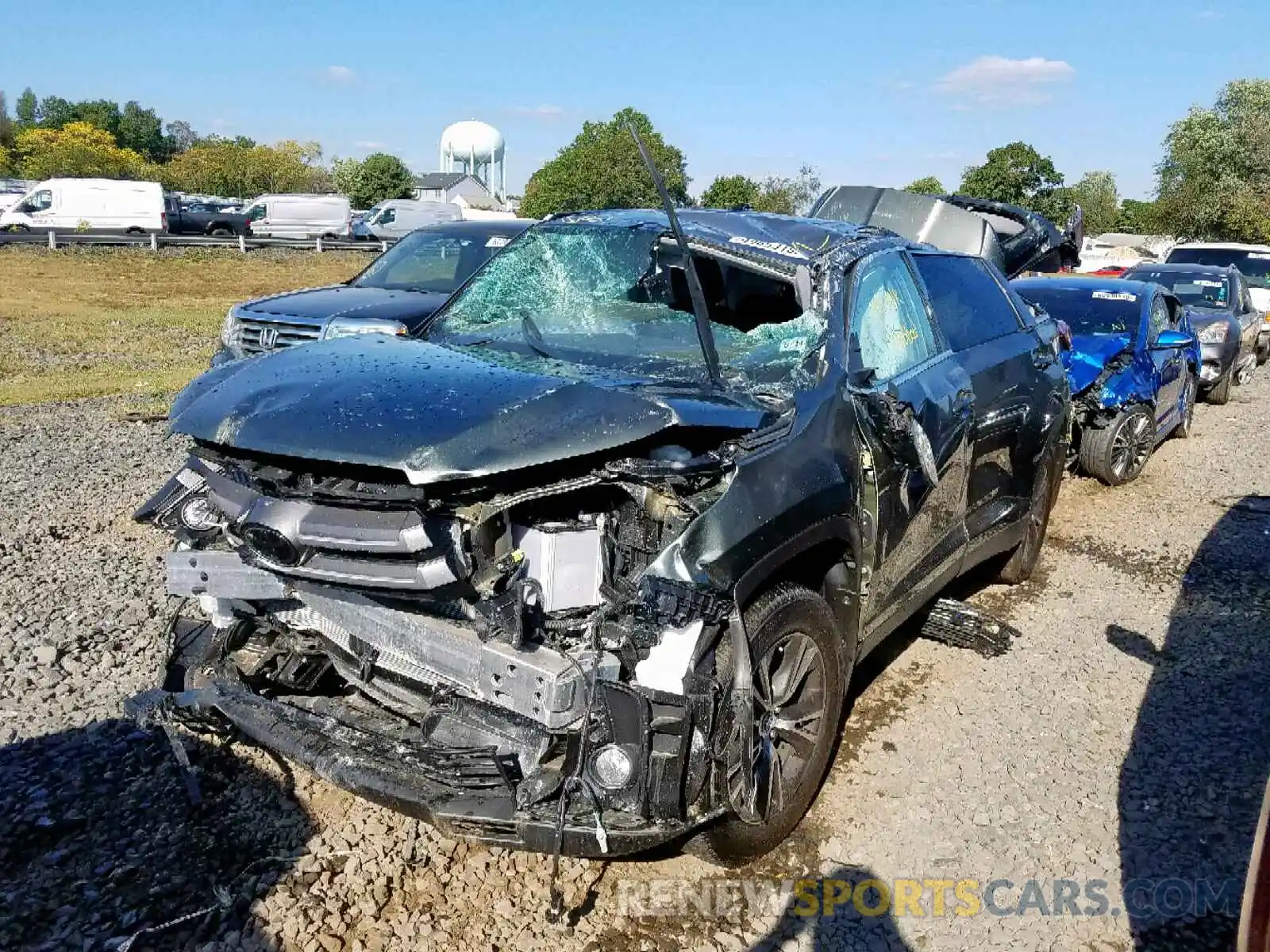 2 Photograph of a damaged car 5TDBZRFH8KS935461 TOYOTA HIGHLANDER 2019