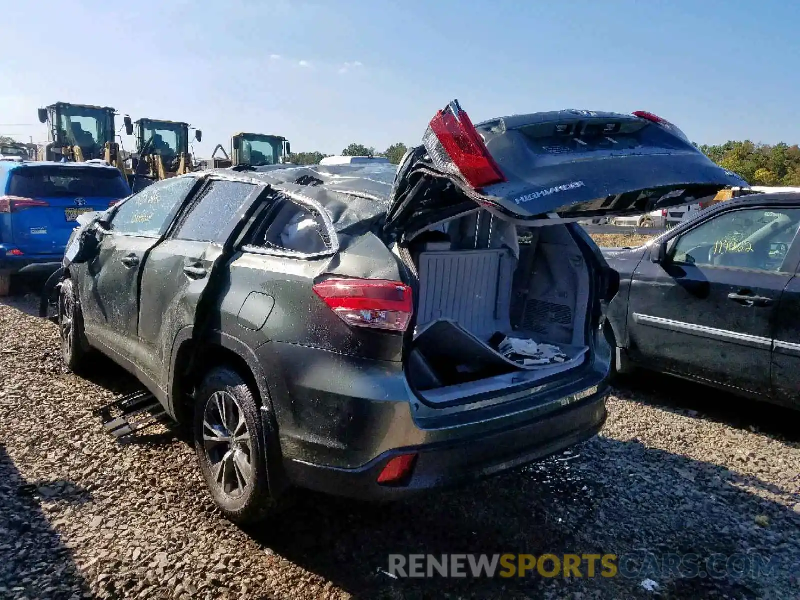 3 Photograph of a damaged car 5TDBZRFH8KS935461 TOYOTA HIGHLANDER 2019