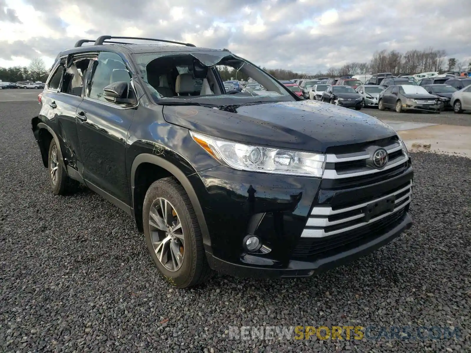 1 Photograph of a damaged car 5TDBZRFH8KS935623 TOYOTA HIGHLANDER 2019