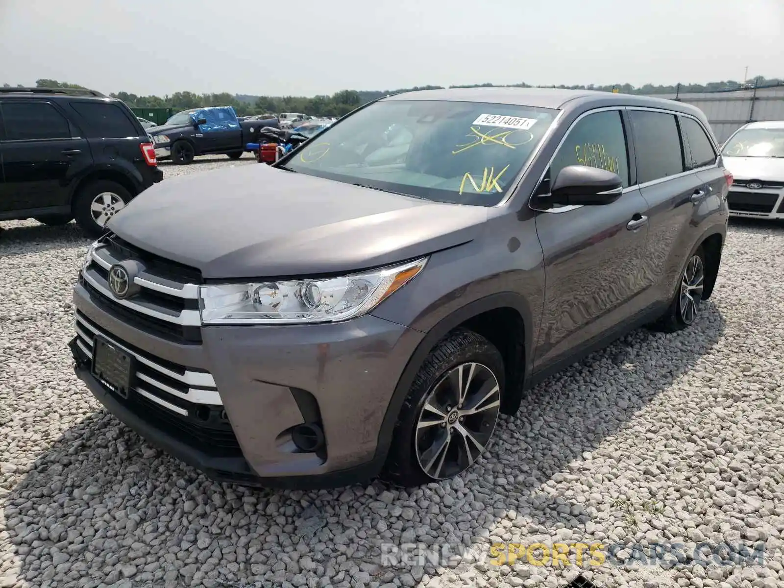 2 Photograph of a damaged car 5TDBZRFH8KS940675 TOYOTA HIGHLANDER 2019