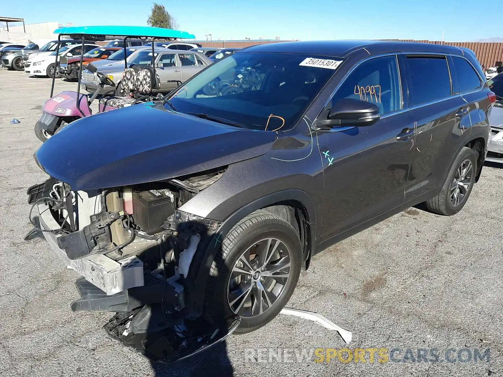 2 Photograph of a damaged car 5TDBZRFH8KS944709 TOYOTA HIGHLANDER 2019