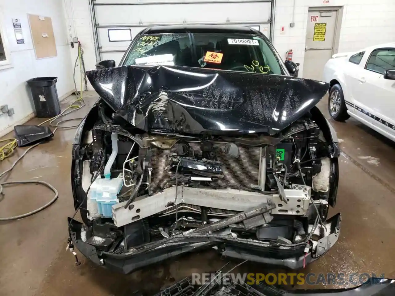 9 Photograph of a damaged car 5TDBZRFH8KS946217 TOYOTA HIGHLANDER 2019