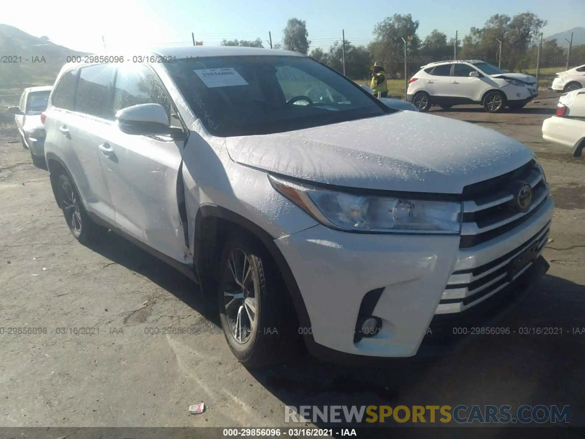 1 Photograph of a damaged car 5TDBZRFH8KS946833 TOYOTA HIGHLANDER 2019