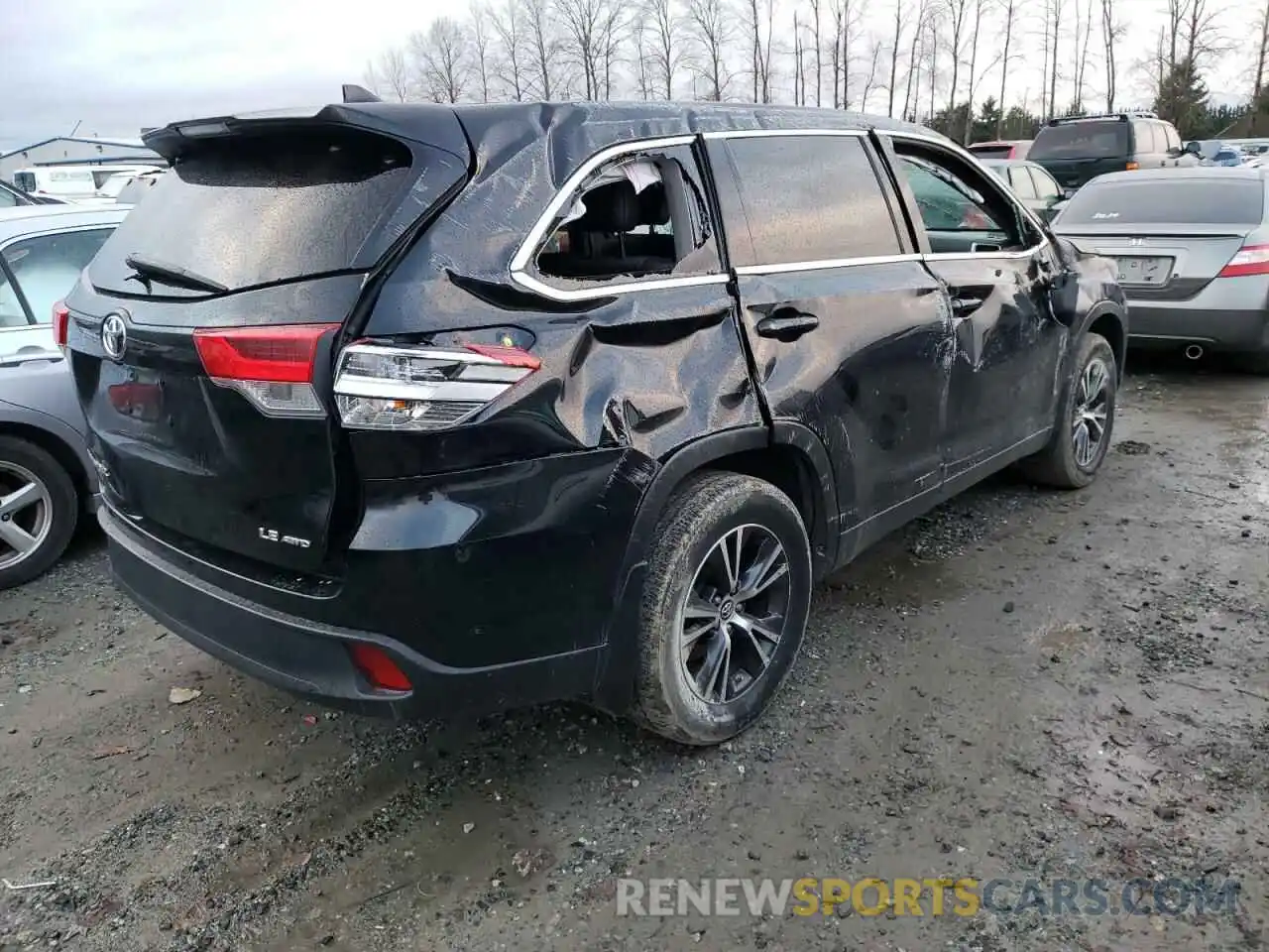 4 Photograph of a damaged car 5TDBZRFH8KS951613 TOYOTA HIGHLANDER 2019