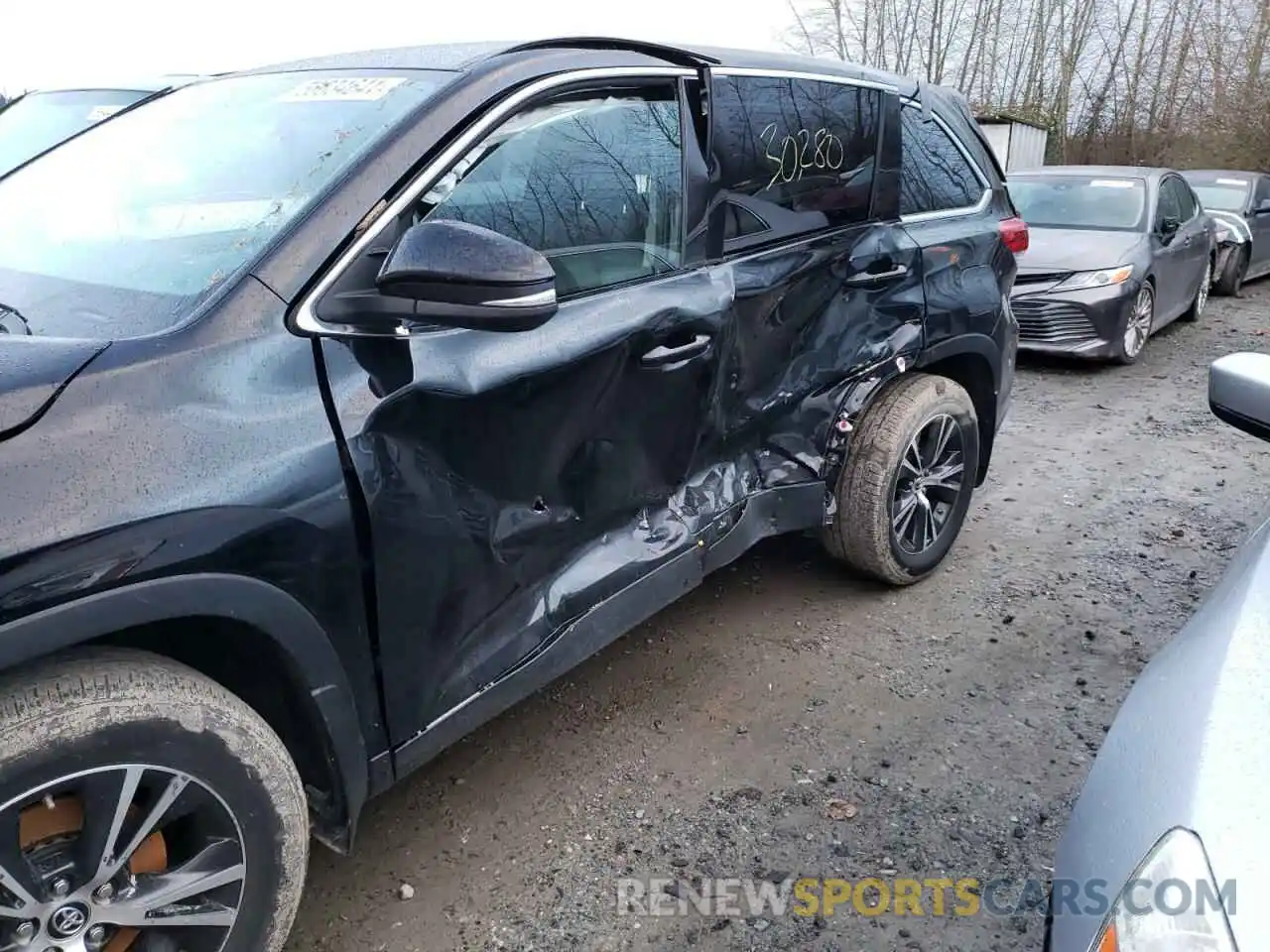 9 Photograph of a damaged car 5TDBZRFH8KS951613 TOYOTA HIGHLANDER 2019