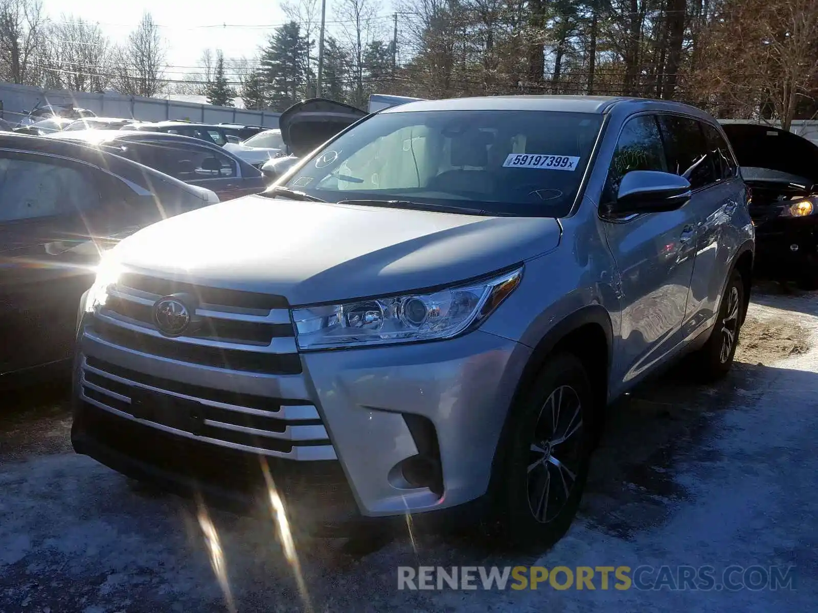 2 Photograph of a damaged car 5TDBZRFH8KS951742 TOYOTA HIGHLANDER 2019