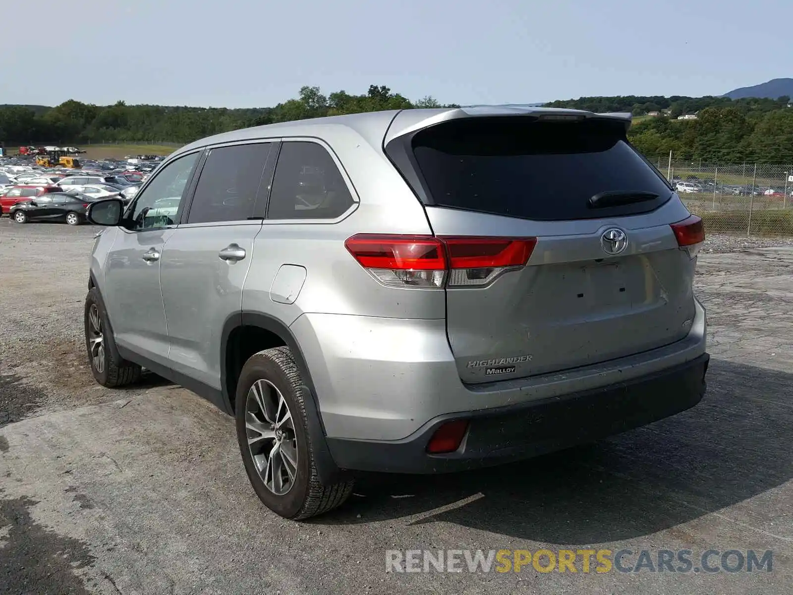 3 Photograph of a damaged car 5TDBZRFH8KS953555 TOYOTA HIGHLANDER 2019