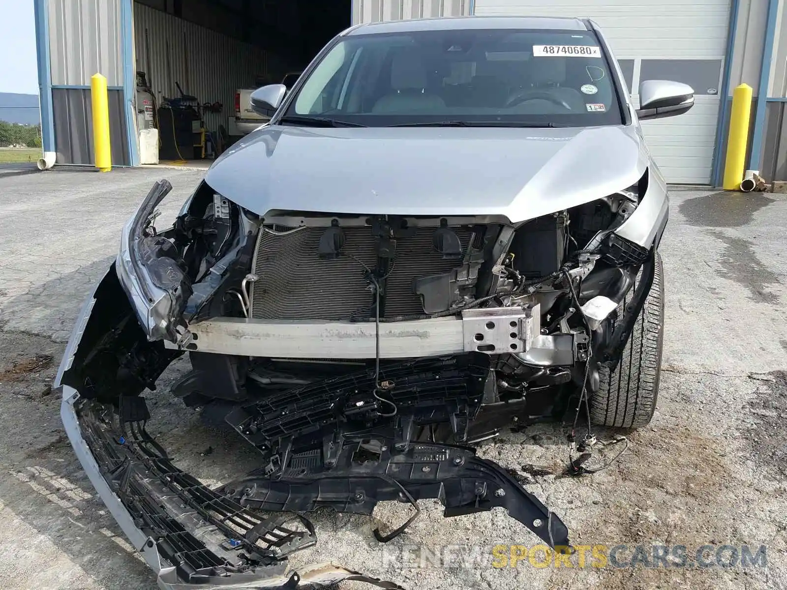 9 Photograph of a damaged car 5TDBZRFH8KS953555 TOYOTA HIGHLANDER 2019