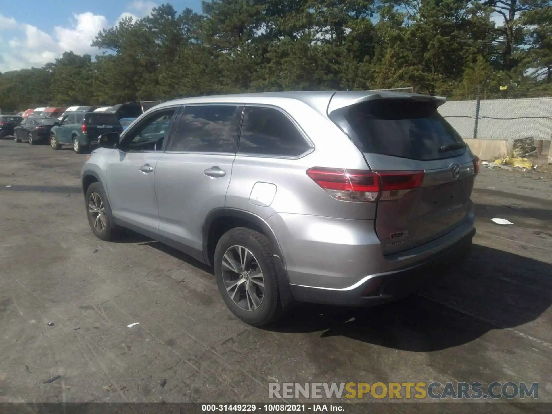 3 Photograph of a damaged car 5TDBZRFH8KS957136 TOYOTA HIGHLANDER 2019