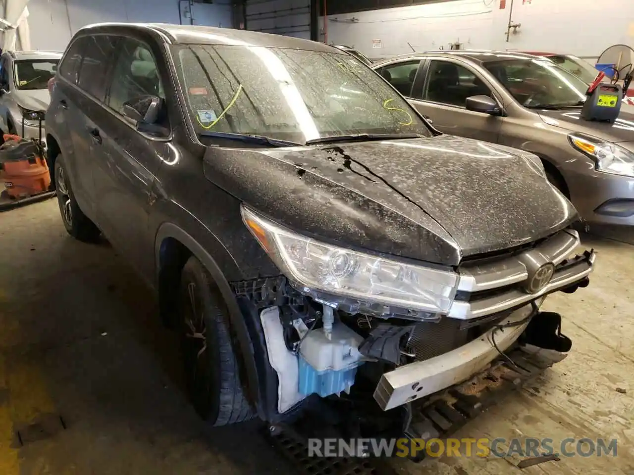 1 Photograph of a damaged car 5TDBZRFH8KS964443 TOYOTA HIGHLANDER 2019