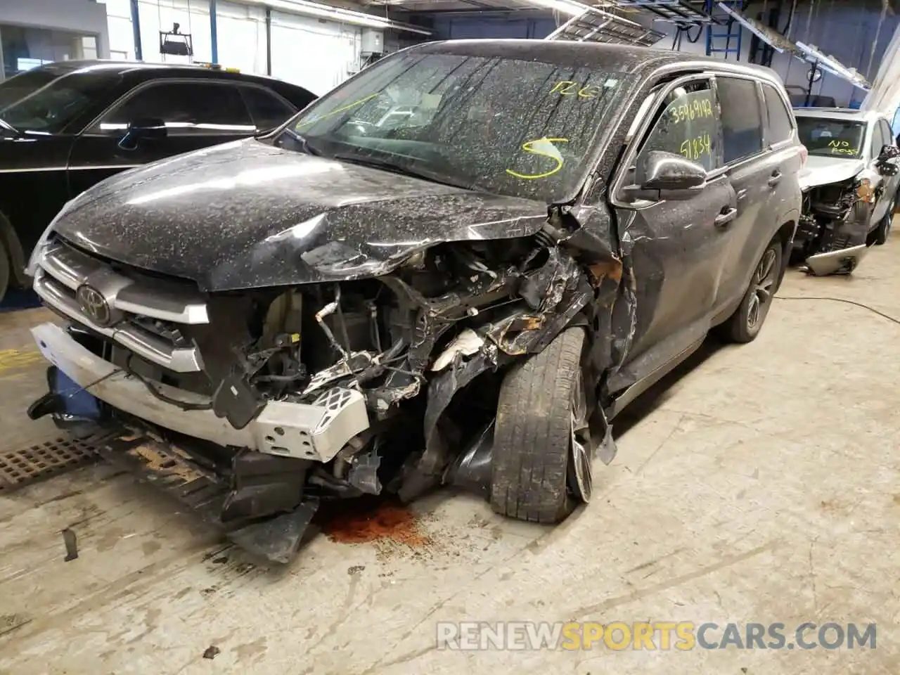 2 Photograph of a damaged car 5TDBZRFH8KS964443 TOYOTA HIGHLANDER 2019