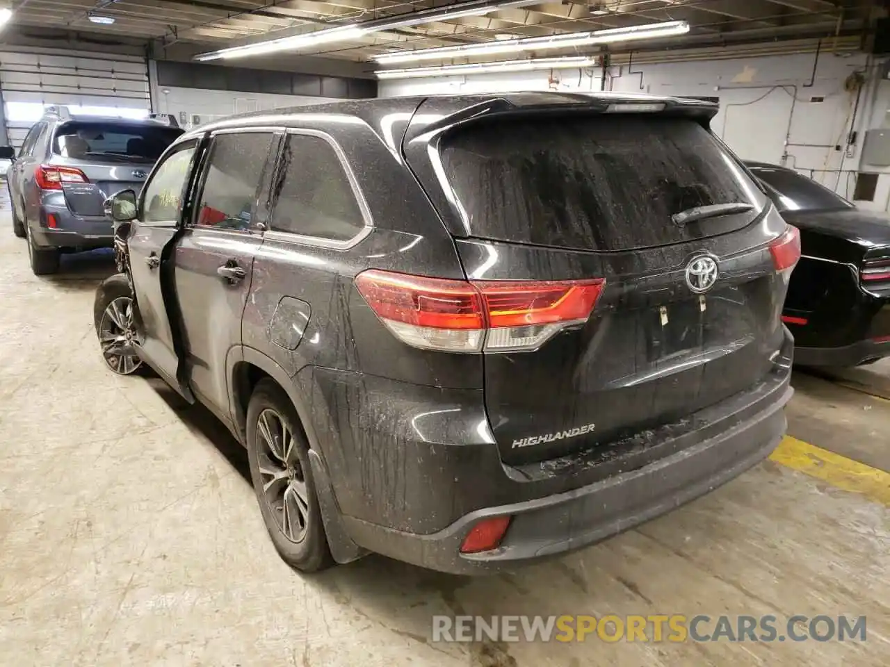 3 Photograph of a damaged car 5TDBZRFH8KS964443 TOYOTA HIGHLANDER 2019